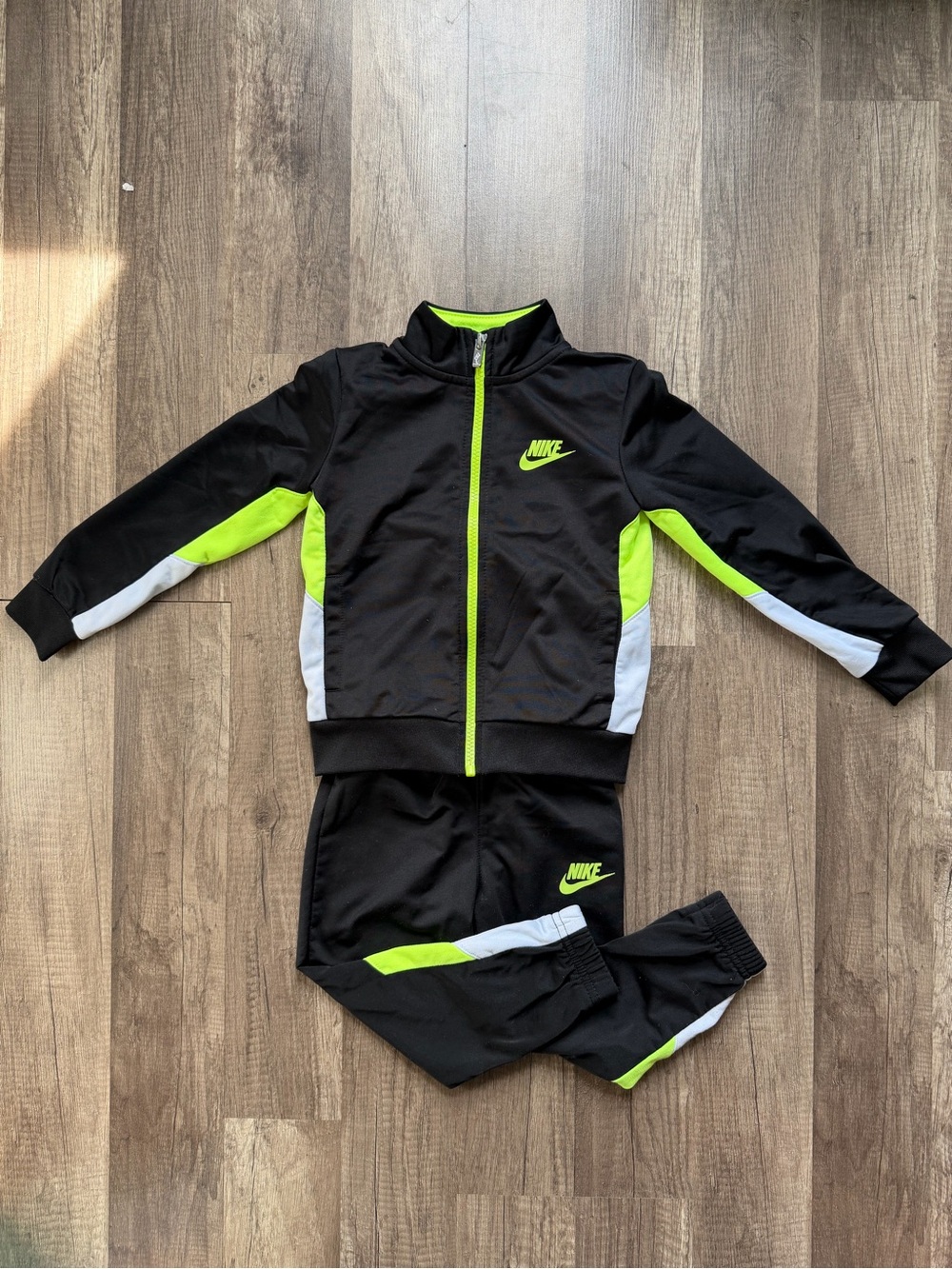 Nike Kids Black Neon Green & White set
